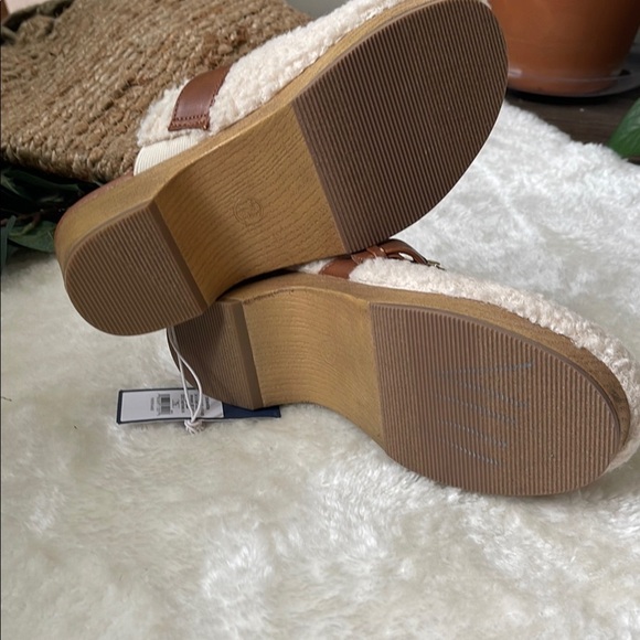 Universal Thread Cream and Brown Sherpa Mules - Picture 3 of 5